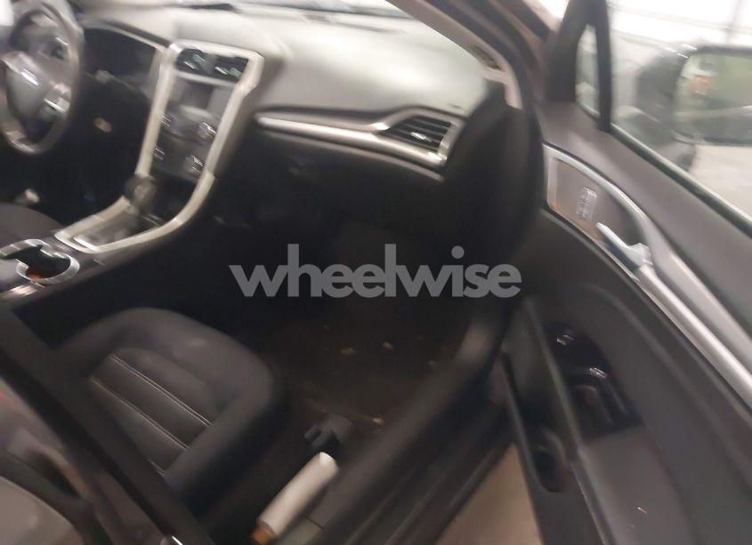 Photo 5 of 2014 Ford Fusion SE (VIN 1FA6P0H73E5389384)