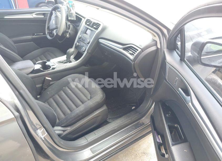 Photo 5 of 2014 Ford Fusion SE (VIN 1FA6P0H74E5372318)