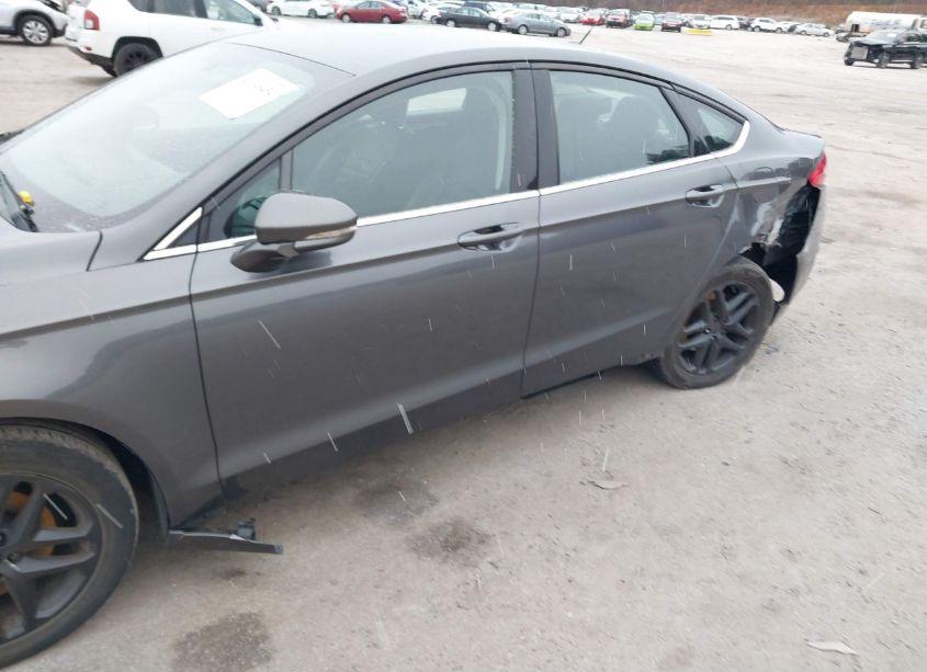 Photo 6 of 2015 Ford Fusion SE (VIN 1FA6P0H74F5111627)