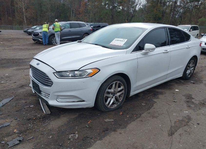 Photo 2 of 2015 Ford Fusion SE (VIN 1FA6P0H75F5117470)