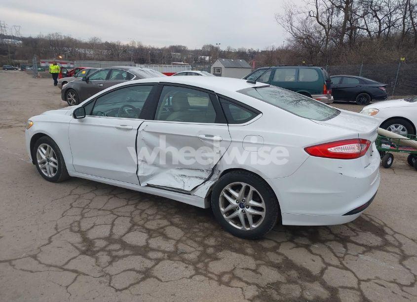 Photo 3 of 2016 Ford Fusion SE (VIN 1FA6P0H76G5114370)