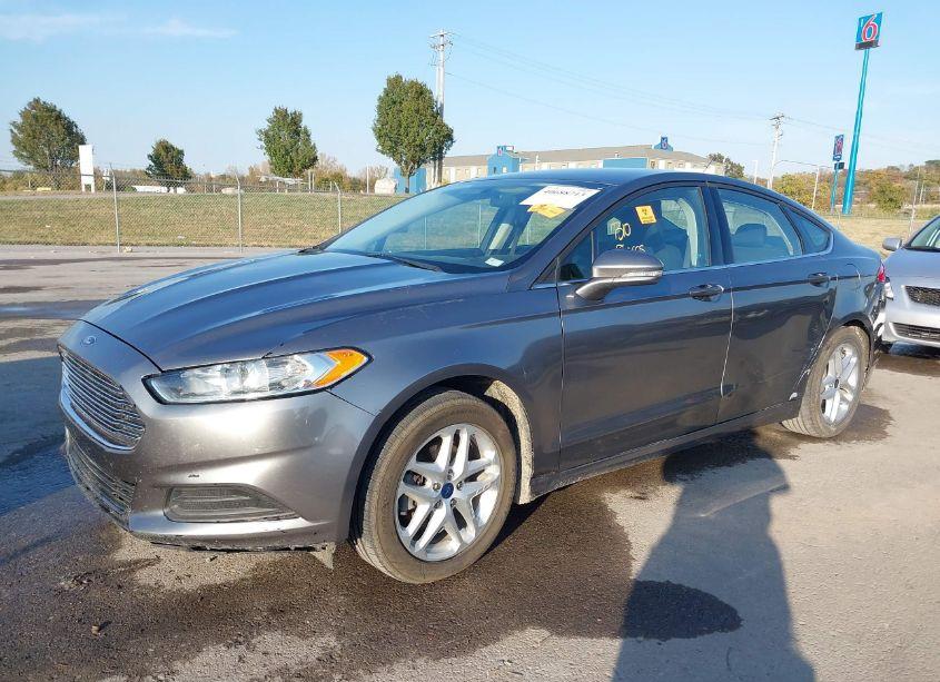 Photo 2 of 2014 Ford Fusion SE (VIN 1FA6P0H77E5351821)