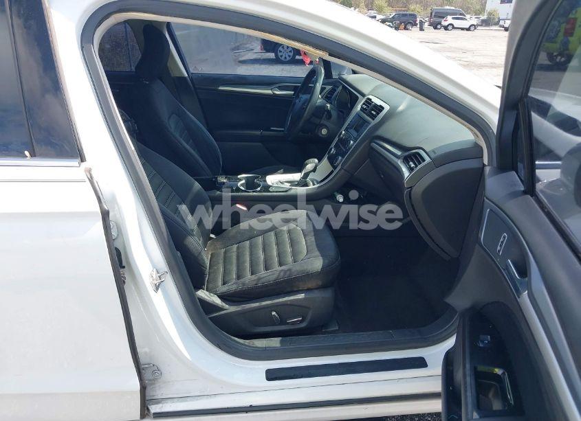 Photo 5 of 2015 Ford Fusion SE (VIN 1FA6P0H77F5116465)