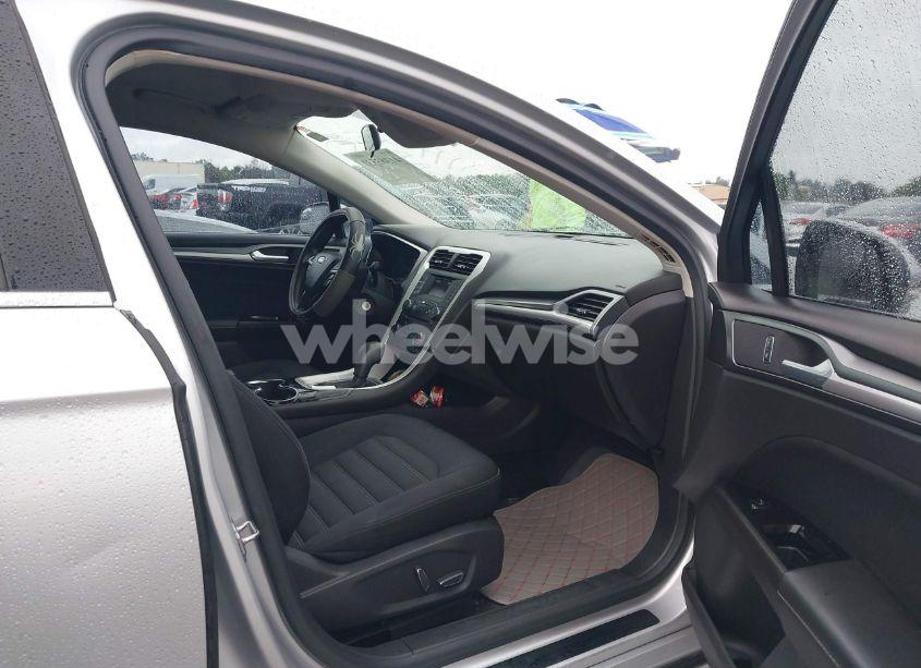 Photo 5 of 2015 Ford Fusion SE (VIN 1FA6P0H78F5113719)