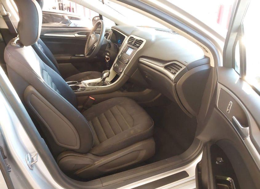 Photo 5 of 2014 Ford Fusion SE (VIN 1FA6P0H7XE5356169)