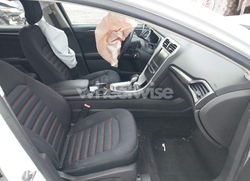 Photo 5 of 2014 Ford Fusion SE (VIN 1FA6P0H7XE5373991)