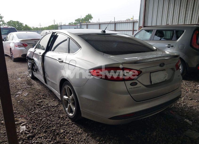 Photo 3 of 2014 Ford Fusion SE (VIN 1FA6P0H7XE5390435)