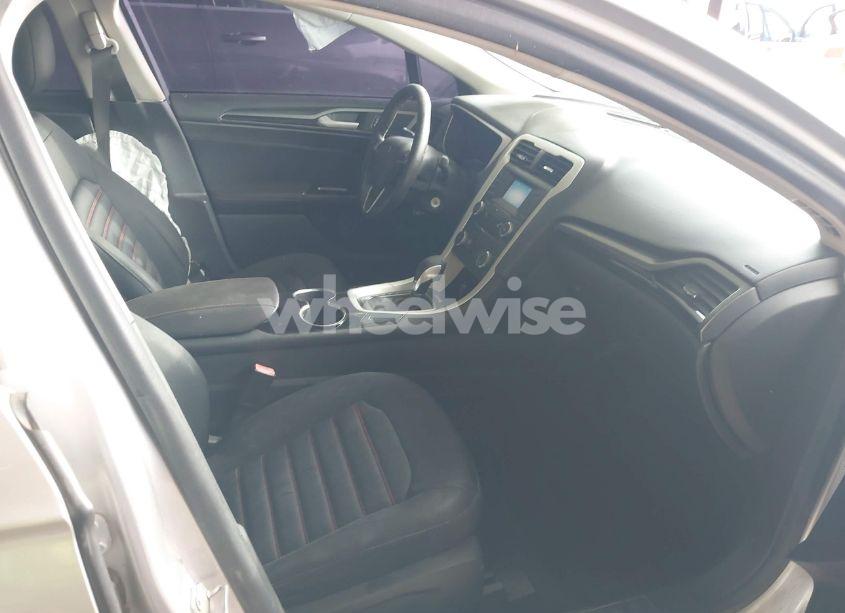 Photo 5 of 2014 Ford Fusion SE (VIN 1FA6P0H7XE5390435)