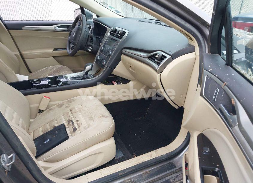 Photo 5 of 2014 Ford Fusion SE (VIN 1FA6P0H7XE5392105)