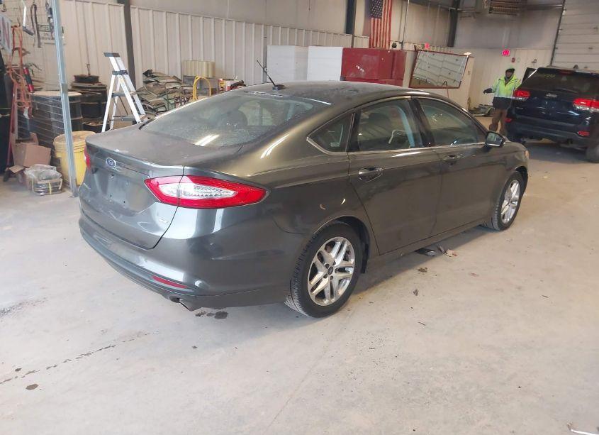 Photo 4 of 2015 Ford Fusion SE (VIN 1FA6P0H7XF5120266)