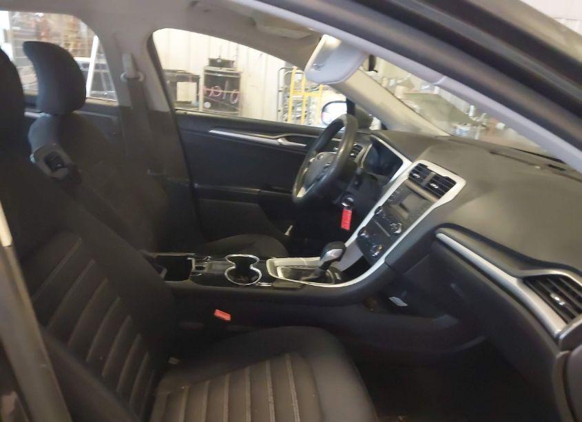 Photo 5 of 2015 Ford Fusion SE (VIN 1FA6P0H7XF5120266)