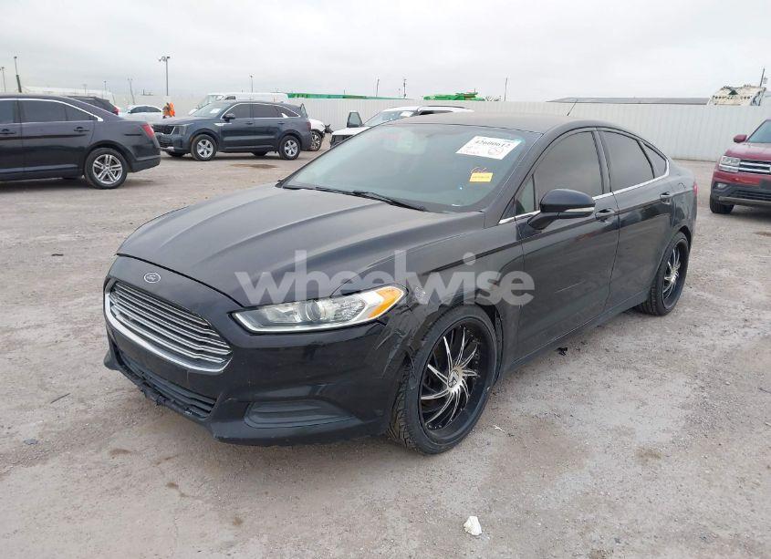Photo 2 of 2015 Ford Fusion SE (VIN 1FA6P0H7XF5128058)