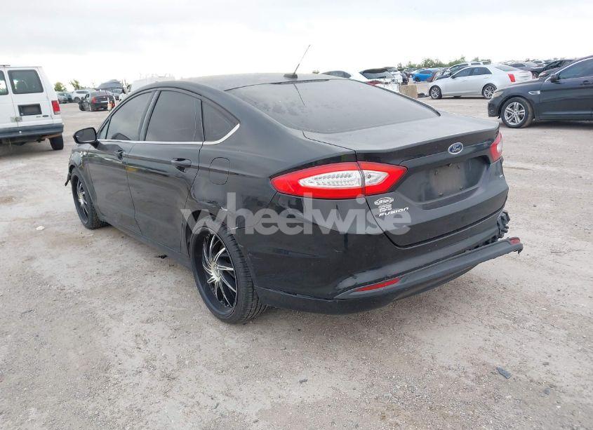 Photo 3 of 2015 Ford Fusion SE (VIN 1FA6P0H7XF5128058)