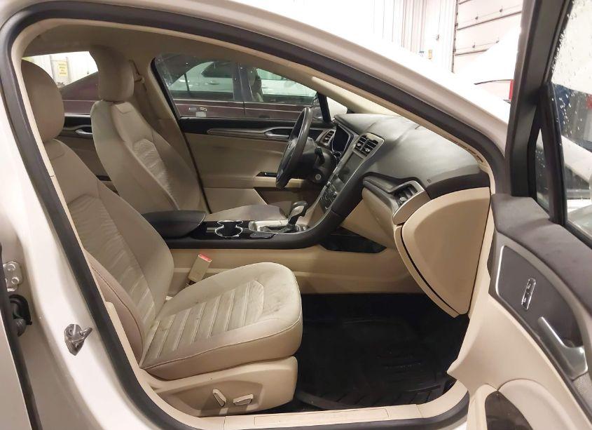 Photo 5 of 2016 Ford Fusion SE (VIN 1FA6P0H7XG5104358)