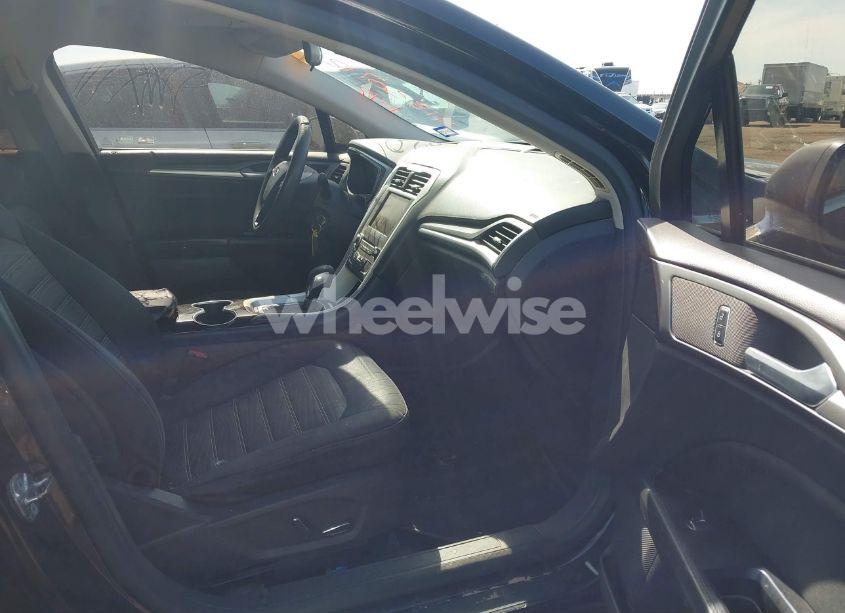 Photo 5 of 2016 Ford Fusion SE (VIN 1FA6P0H7XG5114601)