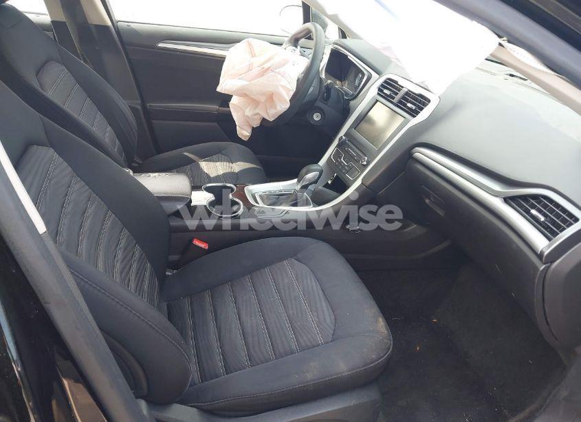 Photo 5 of 2016 Ford Fusion SE (VIN 1FA6P0H7XG5117675)