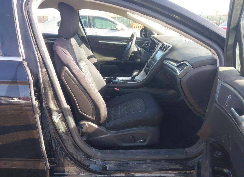 Photo 5 of 2016 Ford Fusion SE (VIN 1FA6P0H7XG5131513)