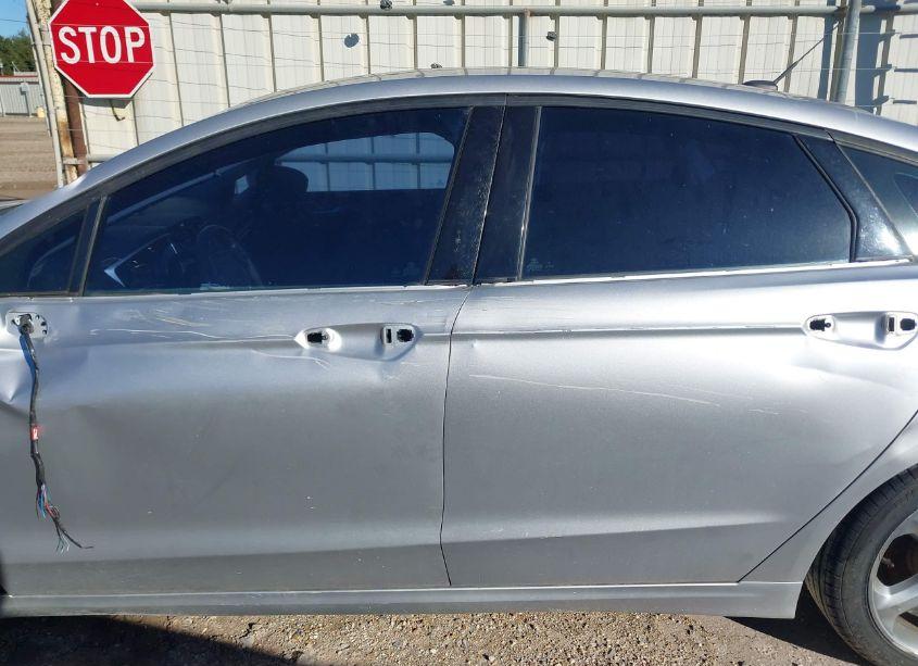 Photo 14 of 2014 Ford Fusion SE (VIN 1FA6P0HD0E5366571)