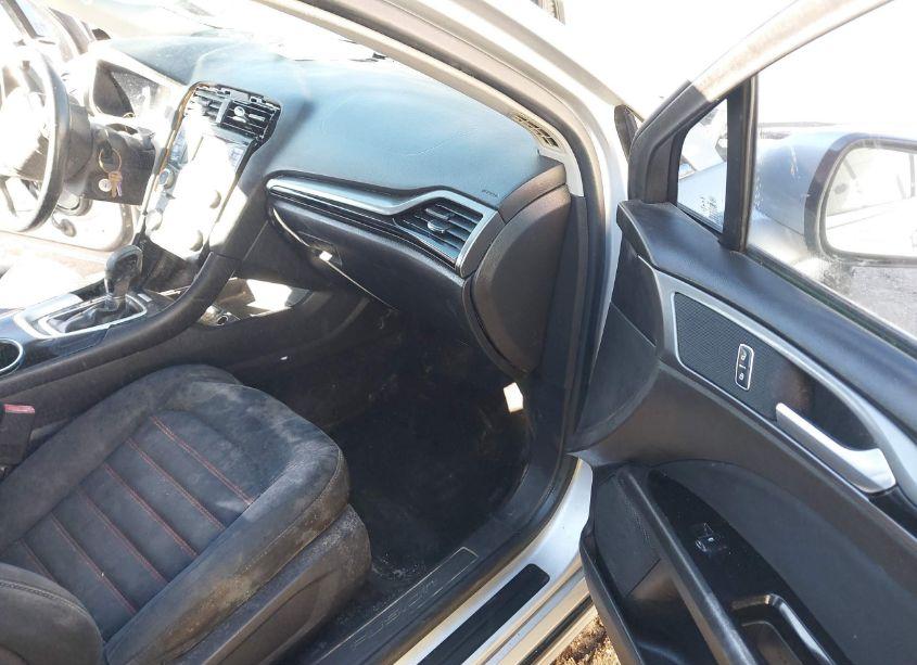 Photo 5 of 2014 Ford Fusion SE (VIN 1FA6P0HD0E5366571)