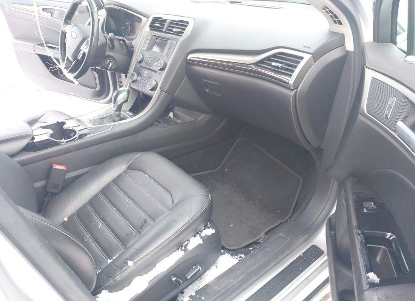 Photo 5 of 2014 Ford Fusion SE (VIN 1FA6P0HD0E5376081)