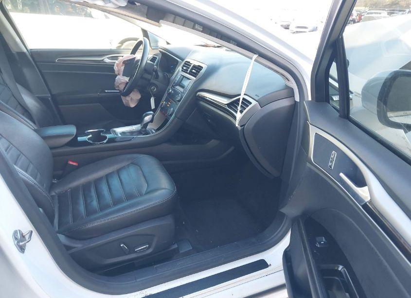 Photo 5 of 2015 Ford Fusion SE (VIN 1FA6P0HD0F5119133)