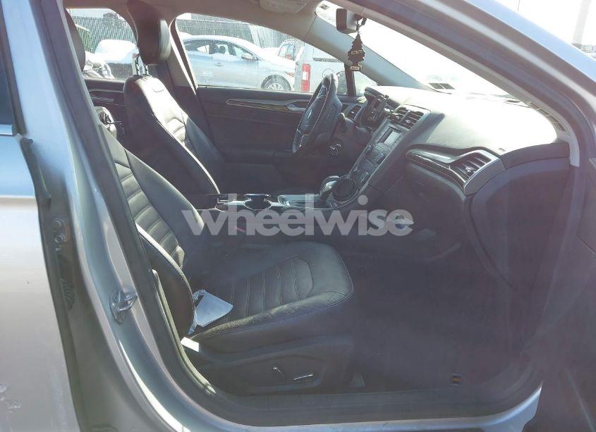 Photo 5 of 2014 Ford Fusion SE (VIN 1FA6P0HD1E5373867)