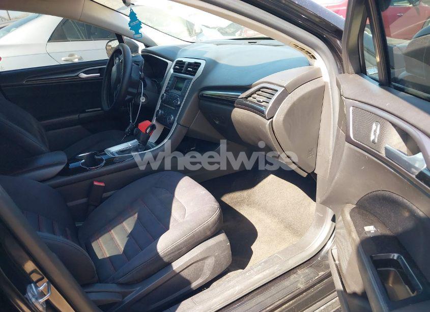 Photo 5 of 2014 Ford Fusion SE (VIN 1FA6P0HD1E5381886)