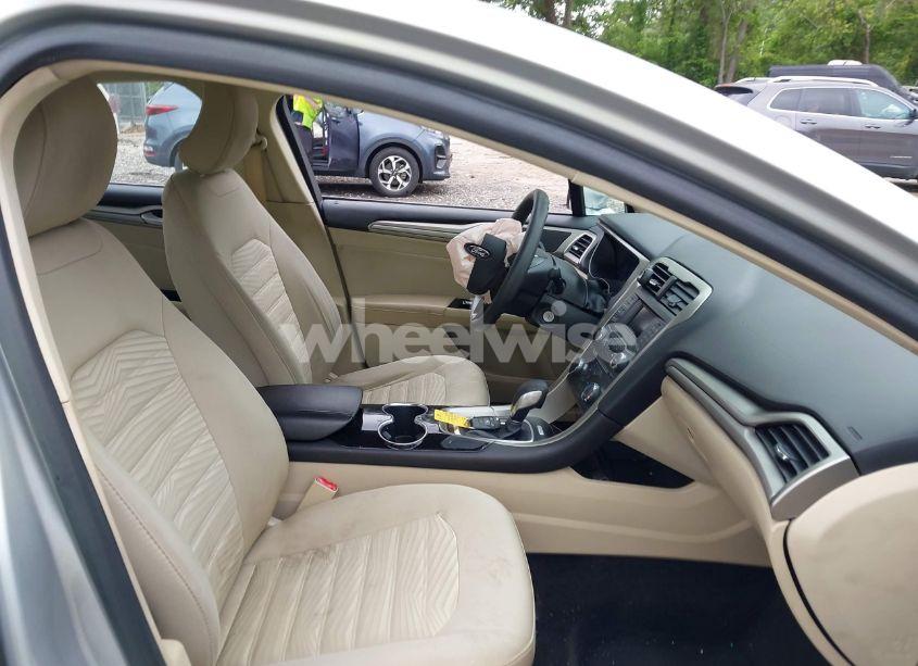 Photo 5 of 2016 Ford Fusion SE (VIN 1FA6P0HD1G5106232)