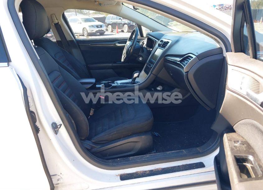 Photo 5 of 2014 Ford Fusion SE (VIN 1FA6P0HD2E5362280)