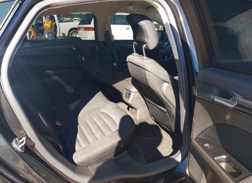 Photo 8 of 2014 Ford Fusion SE (VIN 1FA6P0HD2E5368760)