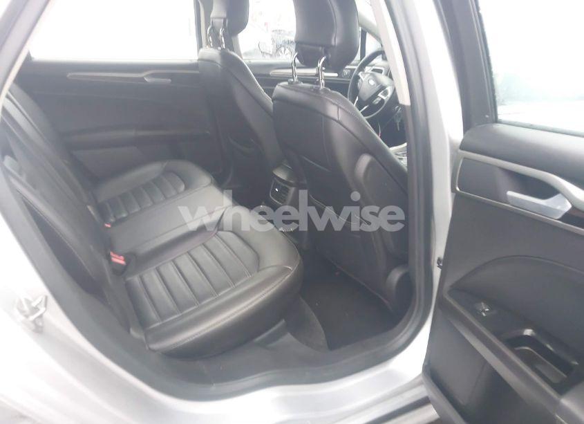 Photo 8 of 2014 Ford Fusion SE (VIN 1FA6P0HD2E5376132)