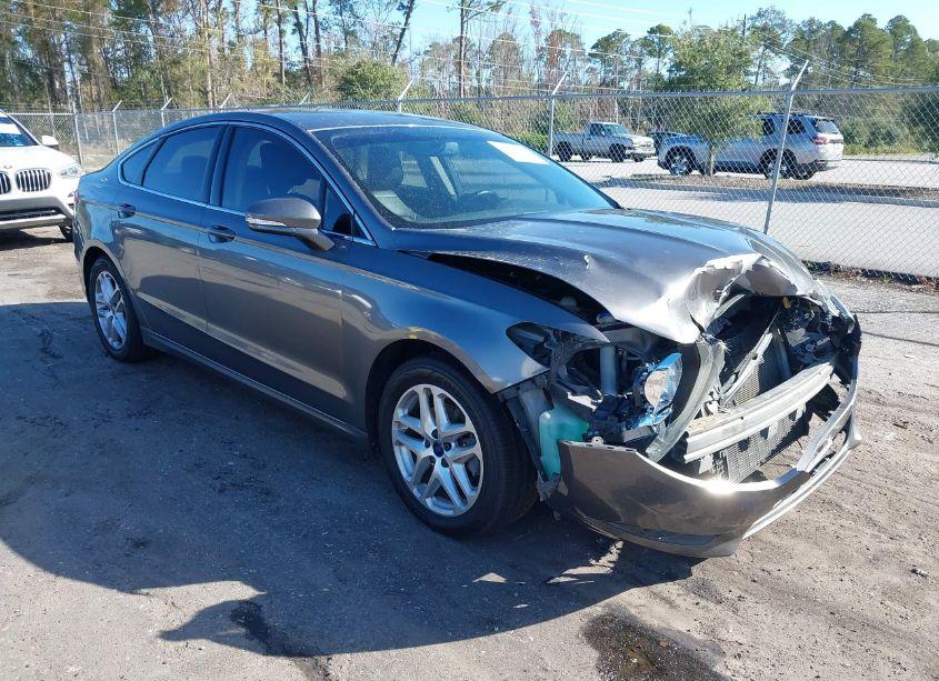 2014 Ford Fusion SE (VIN 1FA6P0HD2E5382643) main photo