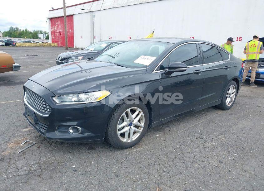 Photo 2 of 2014 Ford Fusion SE (VIN 1FA6P0HD2E5387230)
