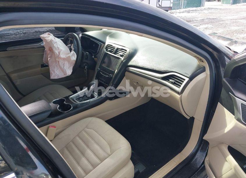 Photo 5 of 2015 Ford Fusion SE (VIN 1FA6P0HD2F5131106)