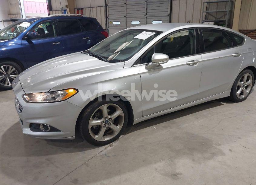 Photo 2 of 2015 Ford Fusion SE (VIN 1FA6P0HD3F5122818)