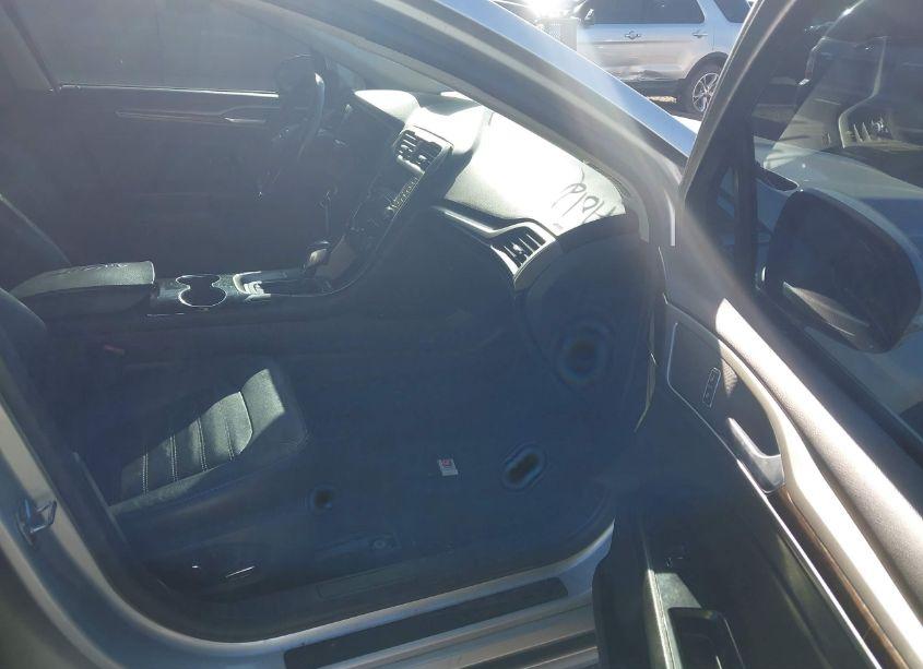 Photo 5 of 2016 Ford Fusion SE (VIN 1FA6P0HD3G5100528)