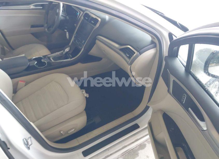 Photo 5 of 2016 Ford Fusion SE (VIN 1FA6P0HD3G5133027)