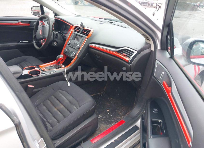 Photo 5 of 2014 Ford Fusion SE (VIN 1FA6P0HD4E5352723)