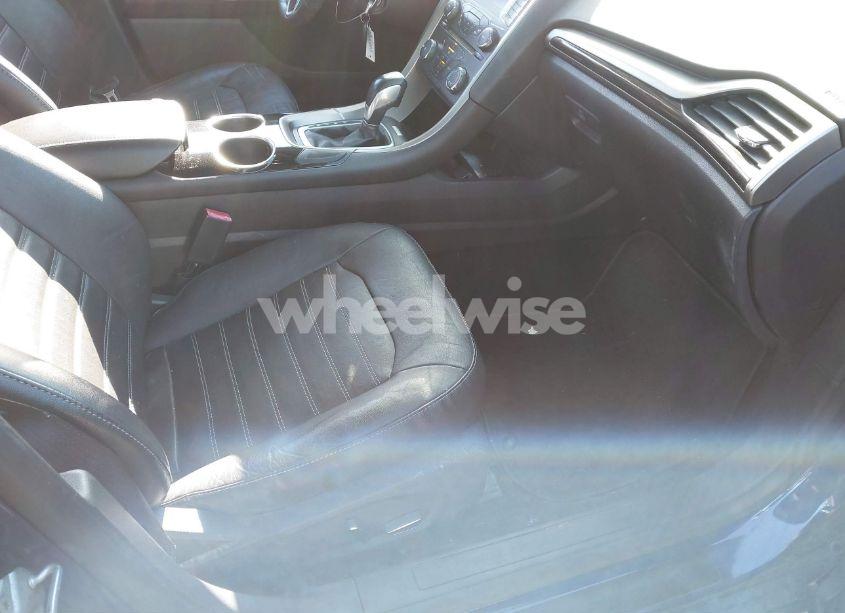 Photo 5 of 2014 Ford Fusion SE (VIN 1FA6P0HD4E5358294)