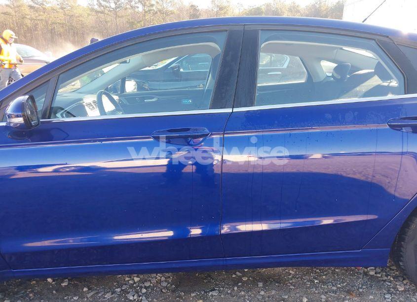 Photo 14 of 2015 Ford Fusion SE (VIN 1FA6P0HD4F5105073)