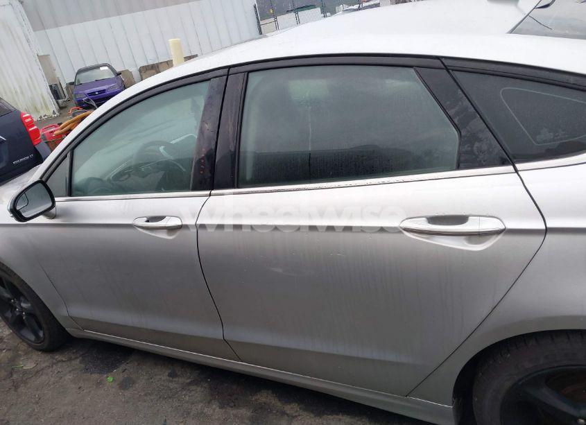 Photo 14 of 2015 Ford Fusion SE (VIN 1FA6P0HD4F5120365)