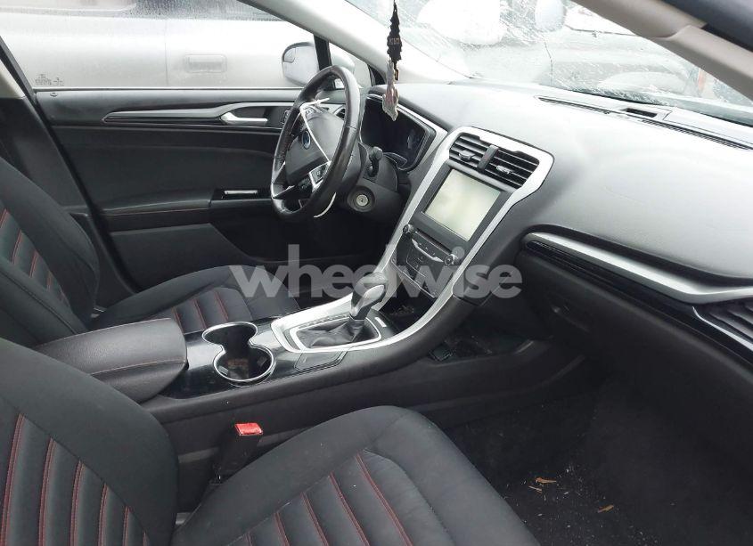 Photo 5 of 2015 Ford Fusion SE (VIN 1FA6P0HD4F5120365)