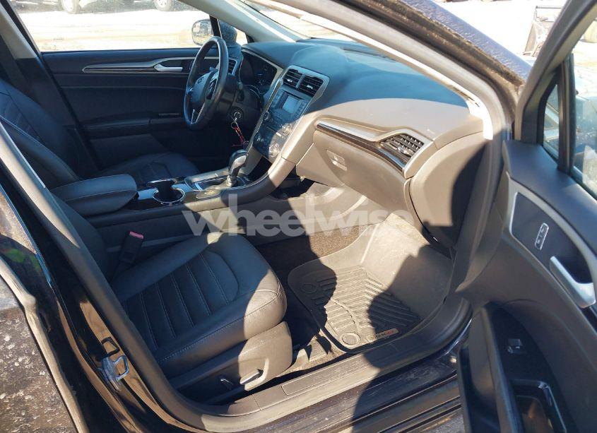 Photo 5 of 2014 Ford Fusion SE (VIN 1FA6P0HD5E5384158)