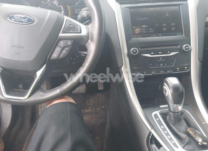 Photo 6 of 2014 Ford Fusion SE (VIN 1FA6P0HD5E5395287)