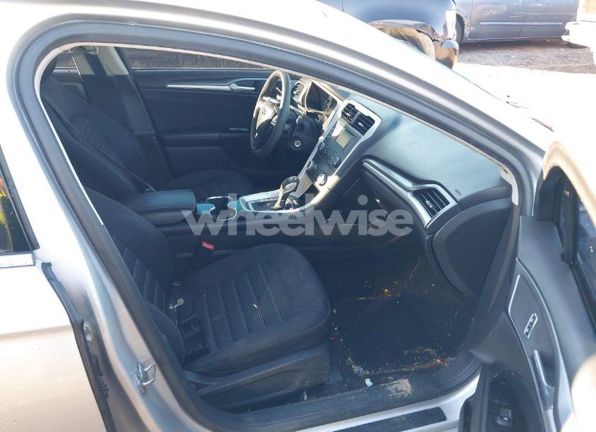 Photo 5 of 2014 Ford Fusion SE (VIN 1FA6P0HD5E5397489)