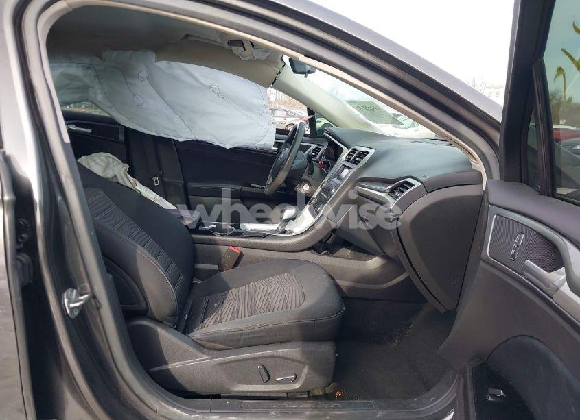 Photo 5 of 2016 Ford Fusion SE (VIN 1FA6P0HD5G5105729)