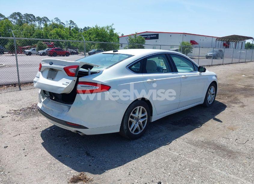 Photo 4 of 2016 Ford Fusion SE (VIN 1FA6P0HD5G5119551)