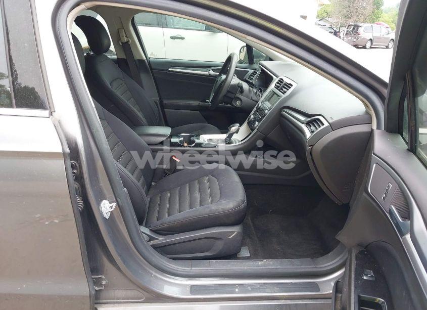 Photo 5 of 2014 Ford Fusion SE (VIN 1FA6P0HD6E5357647)