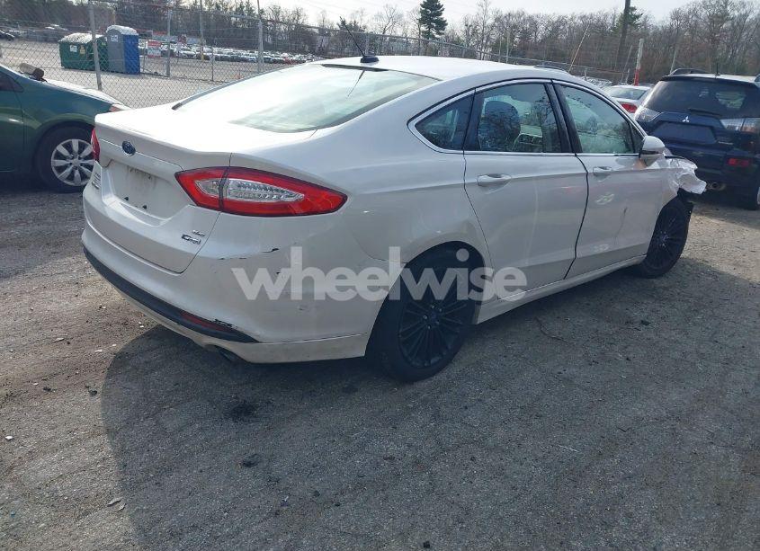 Photo 4 of 2014 Ford Fusion SE (VIN 1FA6P0HD6E5365294)