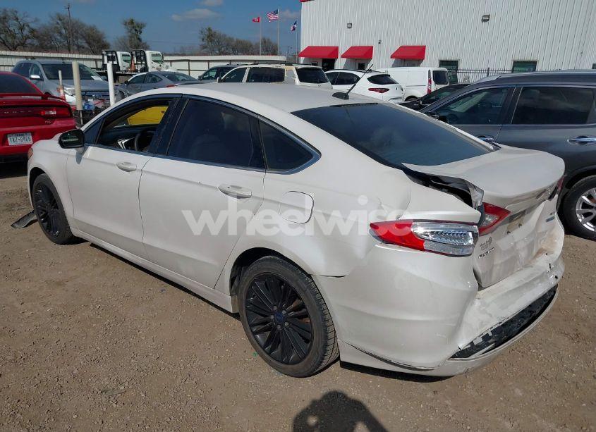 Photo 3 of 2014 Ford Fusion SE (VIN 1FA6P0HD6E5366655)